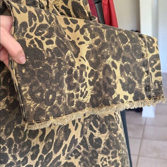 Bluevelvet Boutique Brown Leopard Print Wide Leg Raw Hem Trendy Jeans - Picture 9 of 9